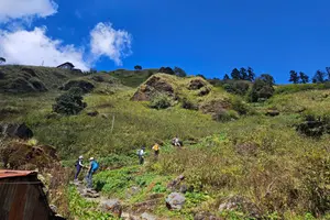 the-steep-climb-to-isharu-teahouse-lunch-stop.jpg